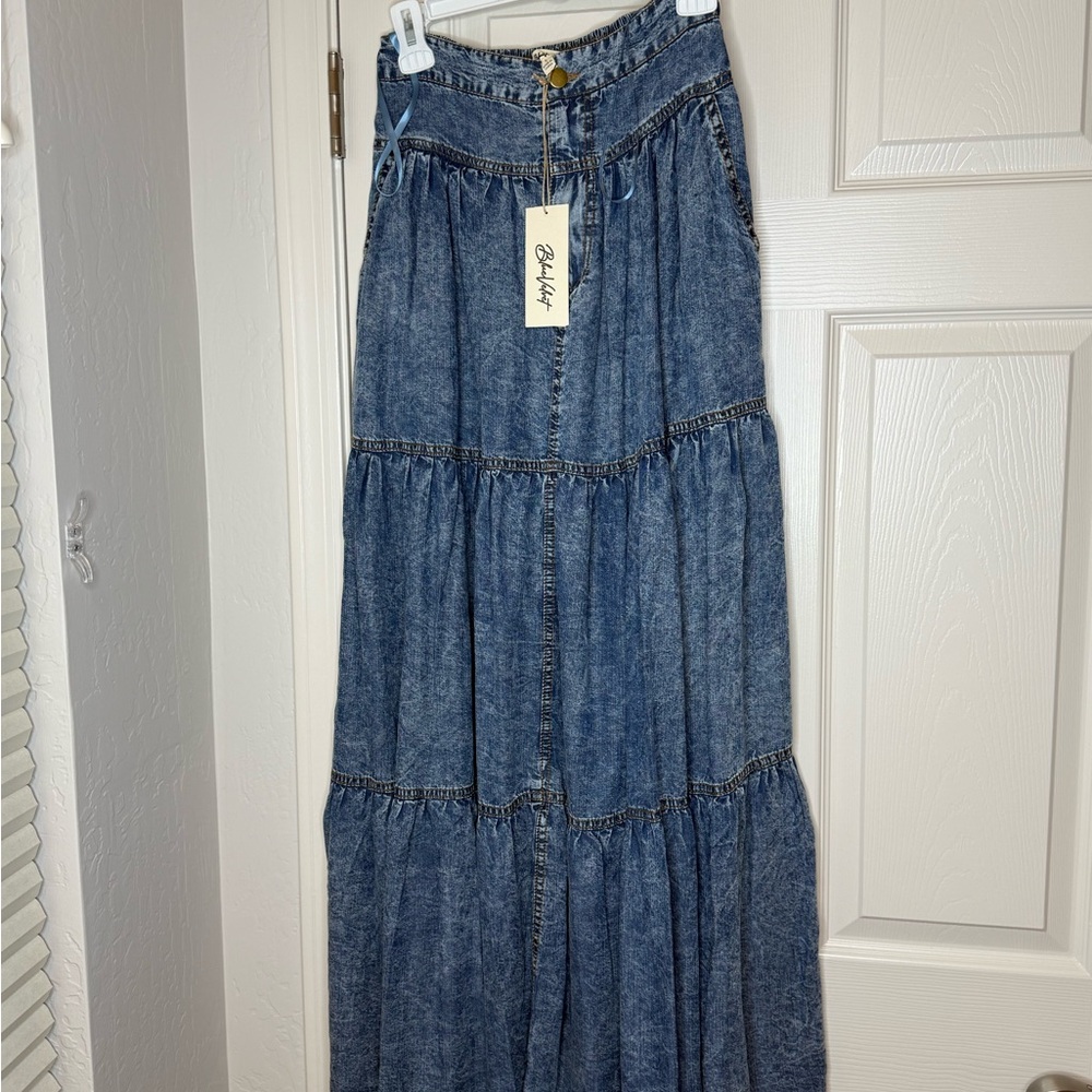 NWT Blue Velvet tiered flowy skirt size small